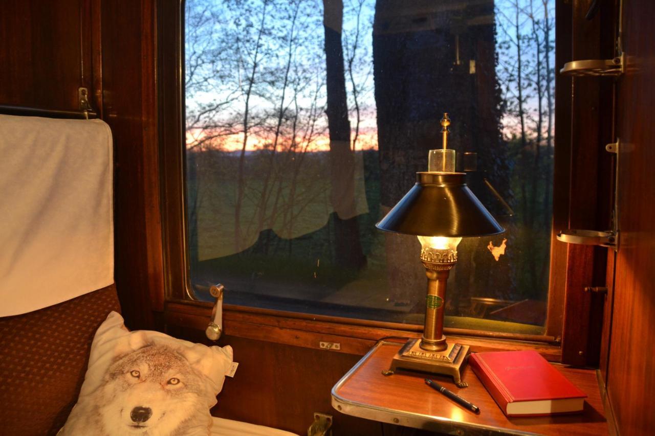 Le Train Des Reves Hotell Dracy-Saint-Loup Exteriör bild